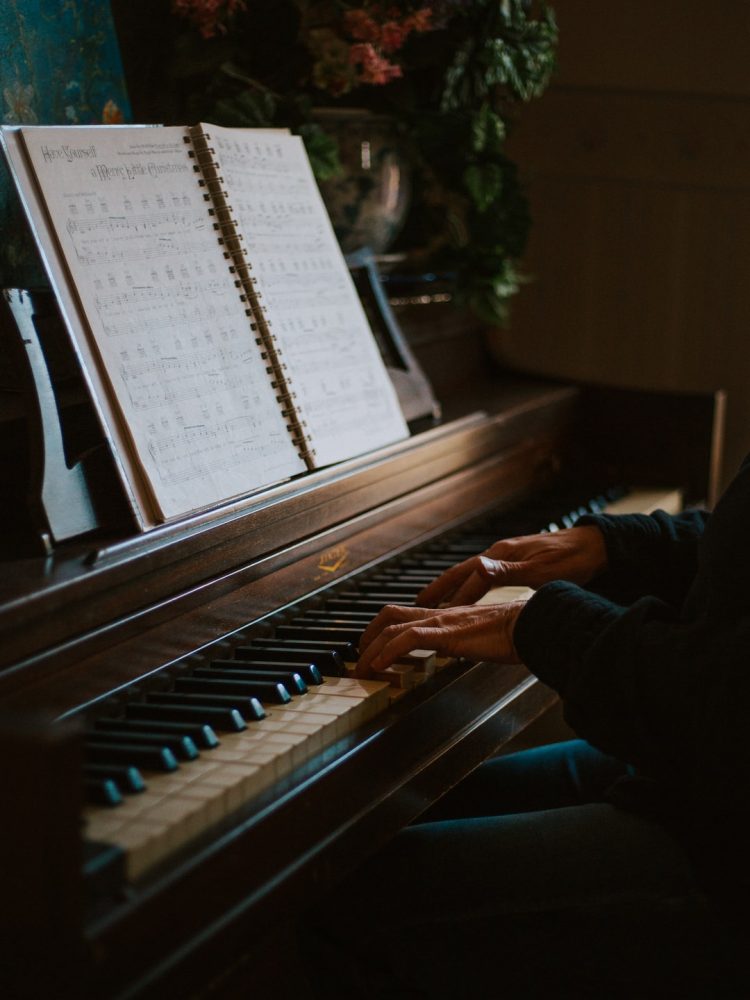 Est-il plus difficile d'apprendre le piano en vieillissant ?
